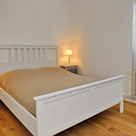 Doberaner Strasse 15 03 شقة