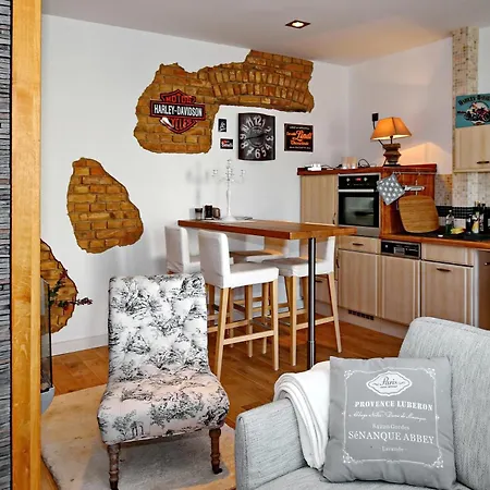 Apartment Doberaner Straße 15 03 *